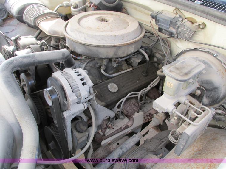 image for item I4115 1990 Chevrolet Silverado 1500 pickup truck