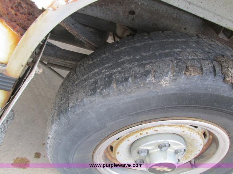 image for item I4115 1990 Chevrolet Silverado 1500 pickup truck