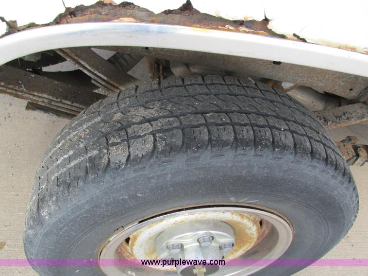 image for item I4115 1990 Chevrolet Silverado 1500 pickup truck