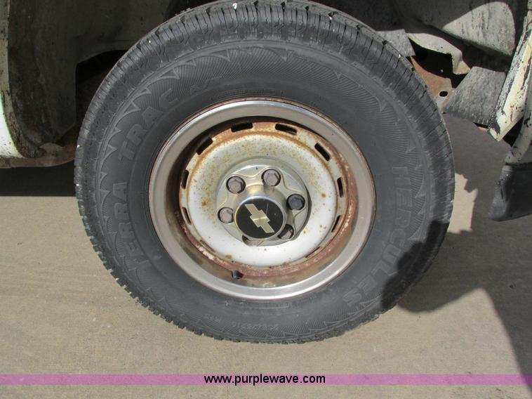 image for item I4115 1990 Chevrolet Silverado 1500 pickup truck