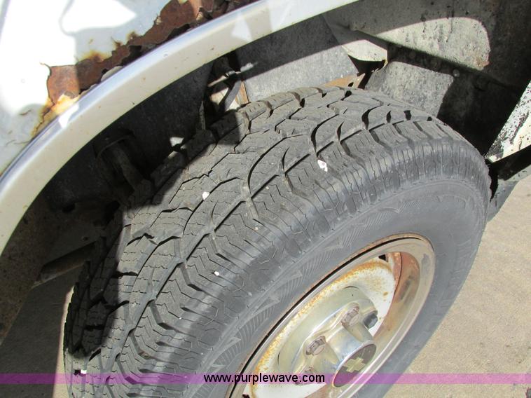 image for item I4115 1990 Chevrolet Silverado 1500 pickup truck