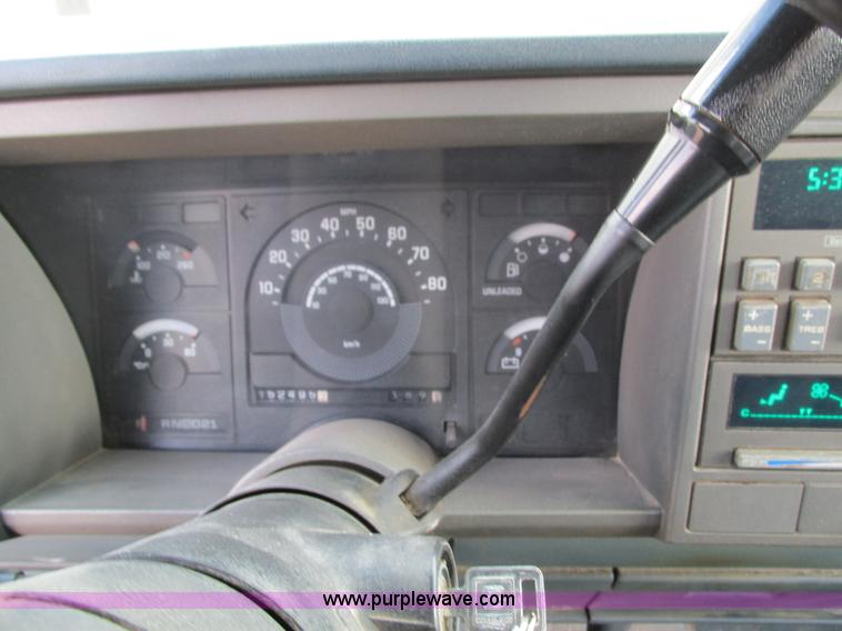 image for item I4115 1990 Chevrolet Silverado 1500 pickup truck