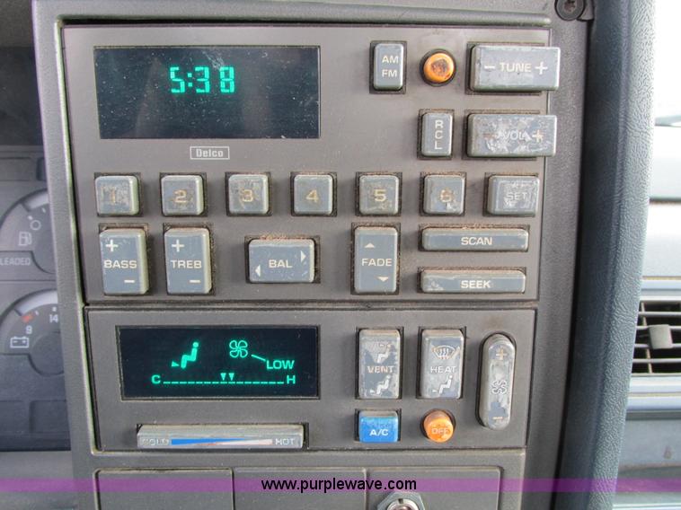 image for item I4115 1990 Chevrolet Silverado 1500 pickup truck