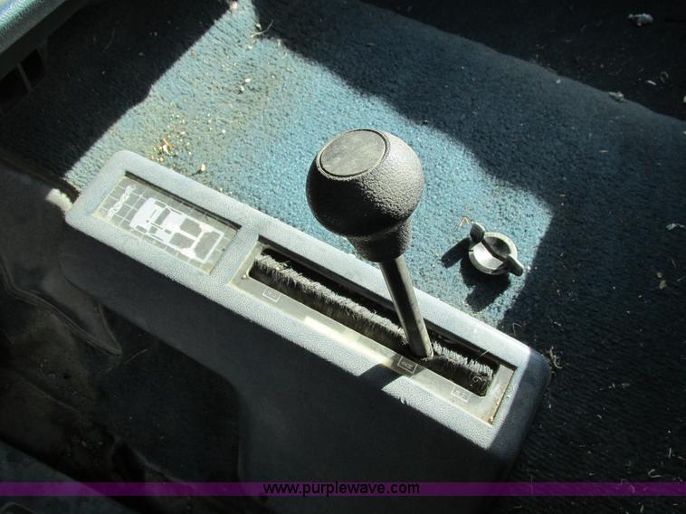 image for item I4115 1990 Chevrolet Silverado 1500 pickup truck