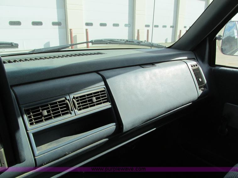 image for item I4115 1990 Chevrolet Silverado 1500 pickup truck