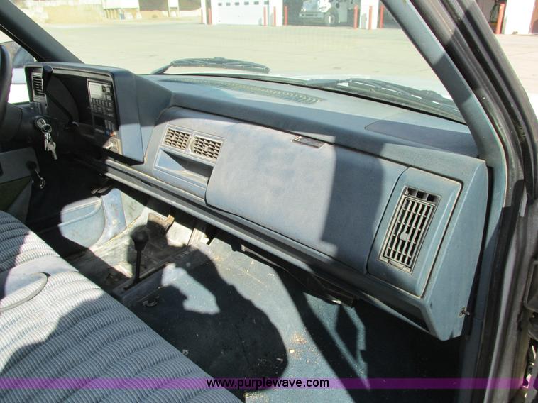 image for item I4115 1990 Chevrolet Silverado 1500 pickup truck