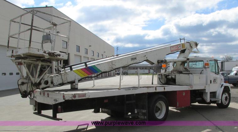 image for item I4119 1995 Freightliner FL70 bucket truck