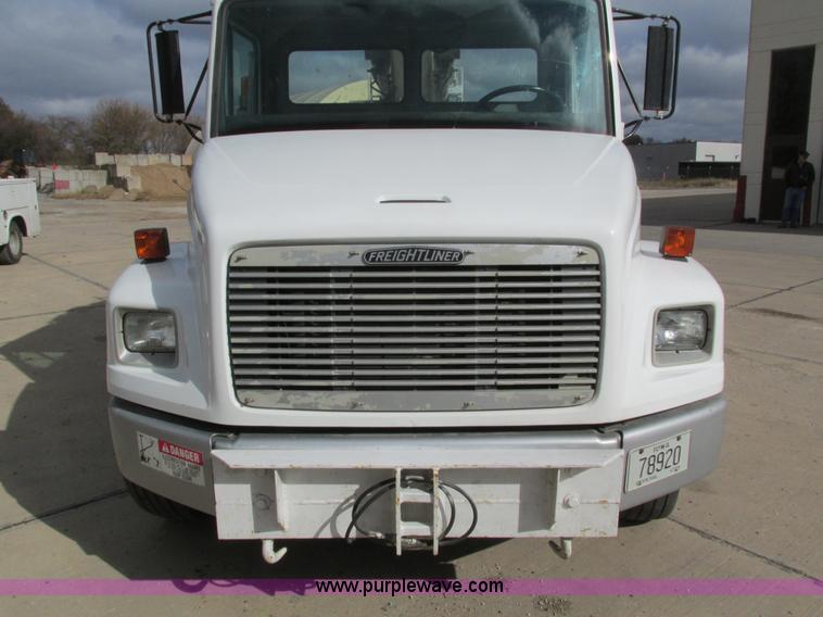 image for item I4119 1995 Freightliner FL70 bucket truck
