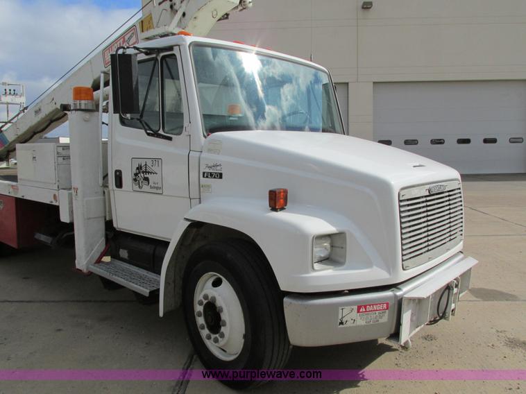 image for item I4119 1995 Freightliner FL70 bucket truck