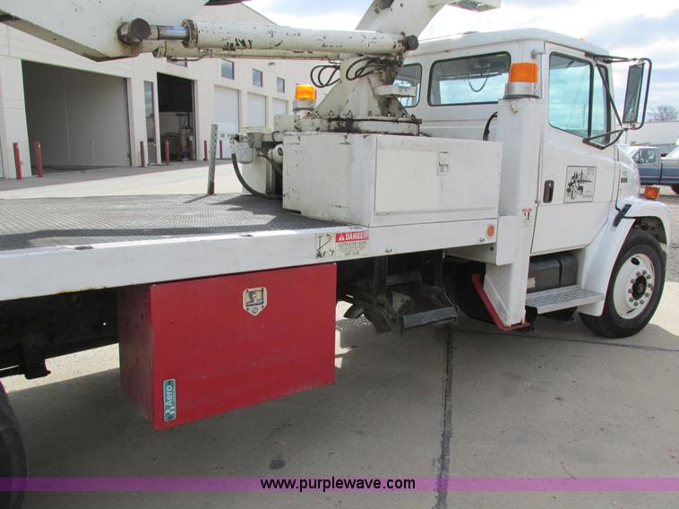 image for item I4119 1995 Freightliner FL70 bucket truck