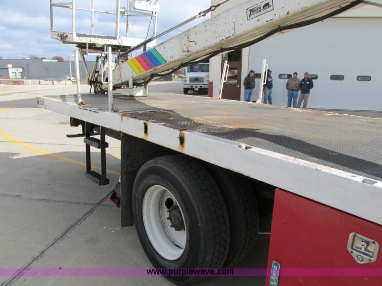 image for item I4119 1995 Freightliner FL70 bucket truck