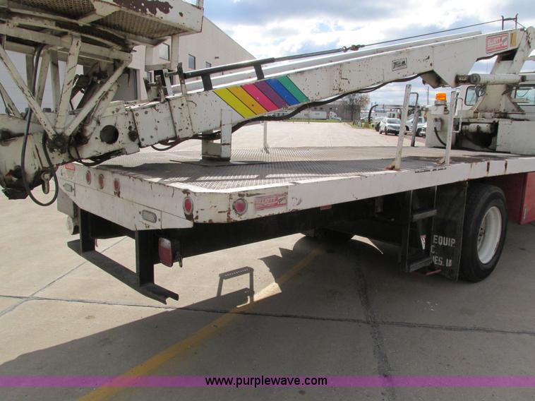 image for item I4119 1995 Freightliner FL70 bucket truck