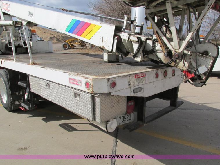 image for item I4119 1995 Freightliner FL70 bucket truck