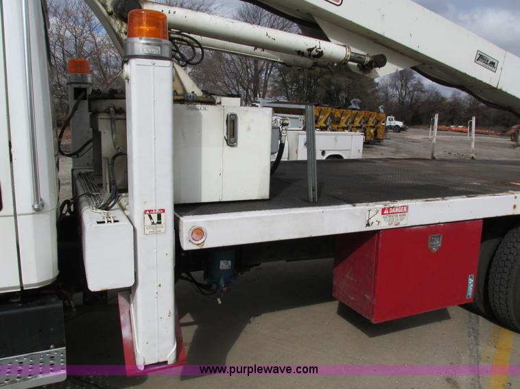 image for item I4119 1995 Freightliner FL70 bucket truck