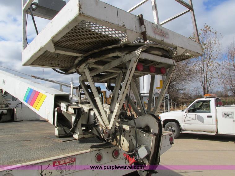 image for item I4119 1995 Freightliner FL70 bucket truck
