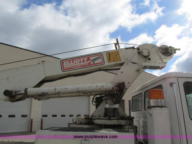 image for item I4119 1995 Freightliner FL70 bucket truck