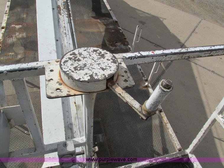 image for item I4119 1995 Freightliner FL70 bucket truck