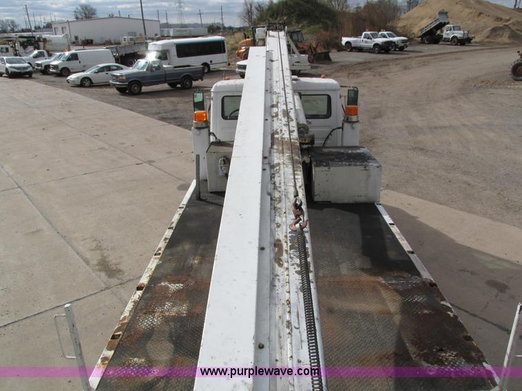 image for item I4119 1995 Freightliner FL70 bucket truck