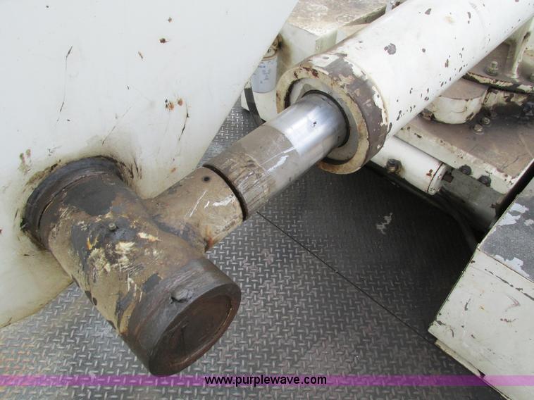 image for item I4119 1995 Freightliner FL70 bucket truck