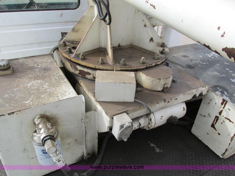 image for item I4119 1995 Freightliner FL70 bucket truck