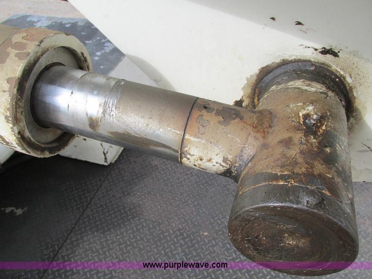 image for item I4119 1995 Freightliner FL70 bucket truck