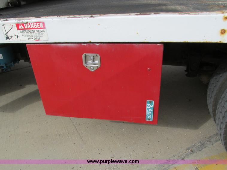 image for item I4119 1995 Freightliner FL70 bucket truck