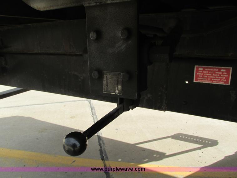 image for item I4119 1995 Freightliner FL70 bucket truck