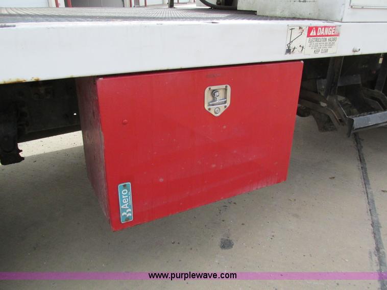 image for item I4119 1995 Freightliner FL70 bucket truck