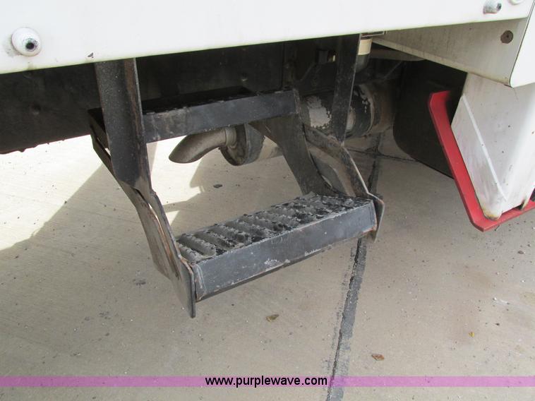 image for item I4119 1995 Freightliner FL70 bucket truck