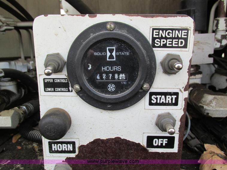 image for item I4119 1995 Freightliner FL70 bucket truck