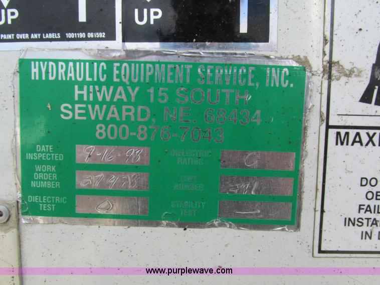 image for item I4119 1995 Freightliner FL70 bucket truck