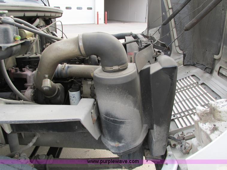 image for item I4119 1995 Freightliner FL70 bucket truck