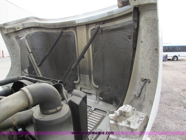 image for item I4119 1995 Freightliner FL70 bucket truck