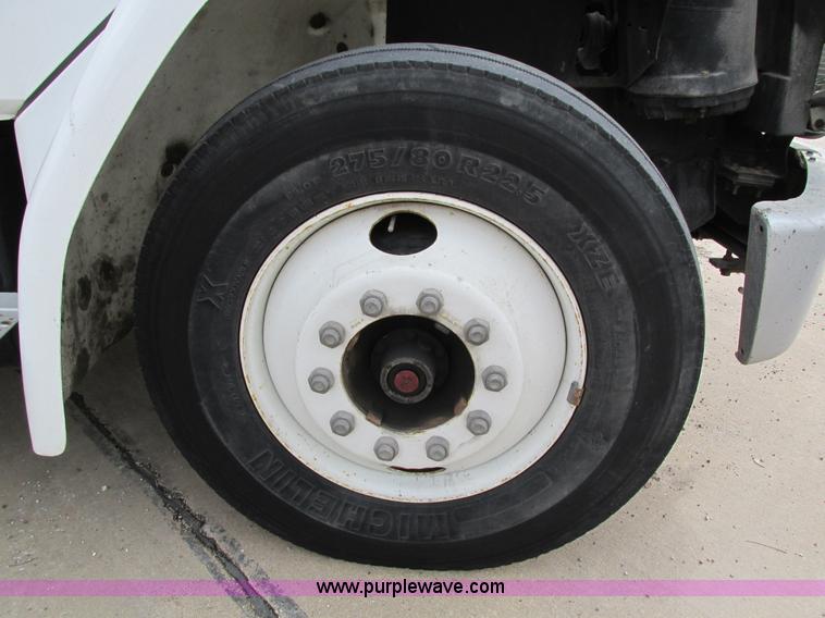 image for item I4119 1995 Freightliner FL70 bucket truck