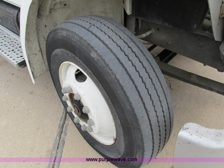 image for item I4119 1995 Freightliner FL70 bucket truck