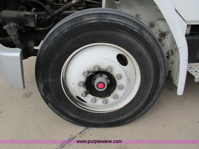 image for item I4119 1995 Freightliner FL70 bucket truck