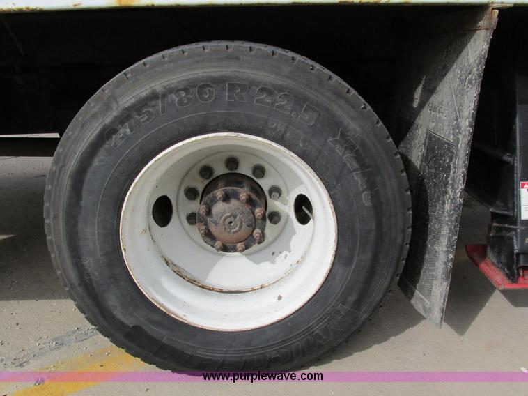 image for item I4119 1995 Freightliner FL70 bucket truck