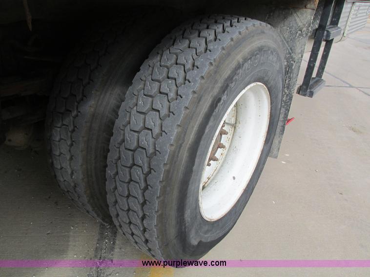 image for item I4119 1995 Freightliner FL70 bucket truck