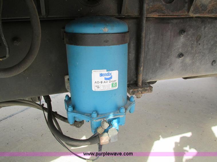 image for item I4119 1995 Freightliner FL70 bucket truck