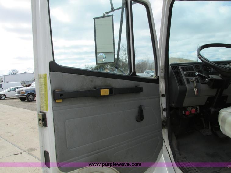 image for item I4119 1995 Freightliner FL70 bucket truck
