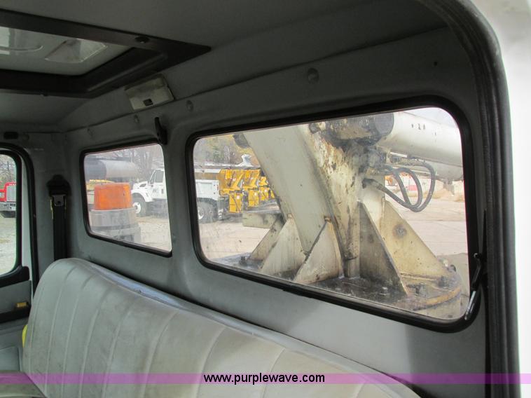 image for item I4119 1995 Freightliner FL70 bucket truck