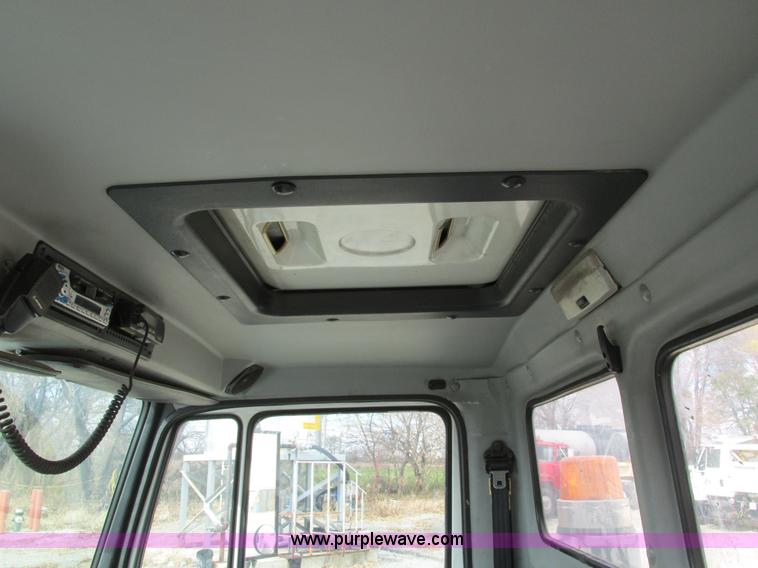 image for item I4119 1995 Freightliner FL70 bucket truck