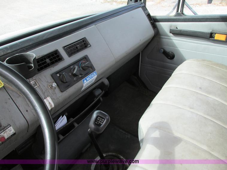image for item I4119 1995 Freightliner FL70 bucket truck