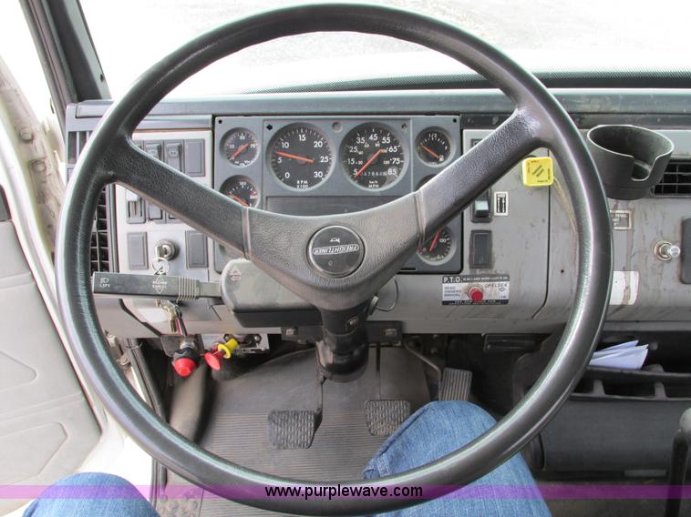 image for item I4119 1995 Freightliner FL70 bucket truck