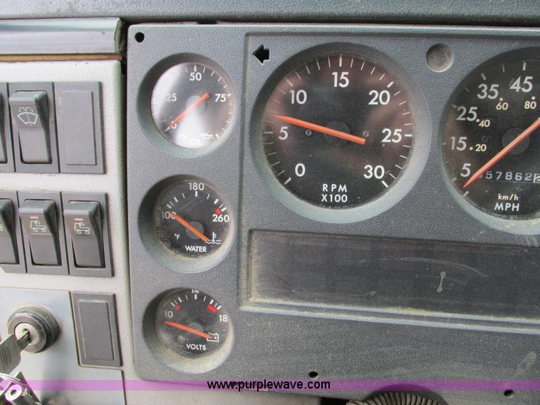 image for item I4119 1995 Freightliner FL70 bucket truck