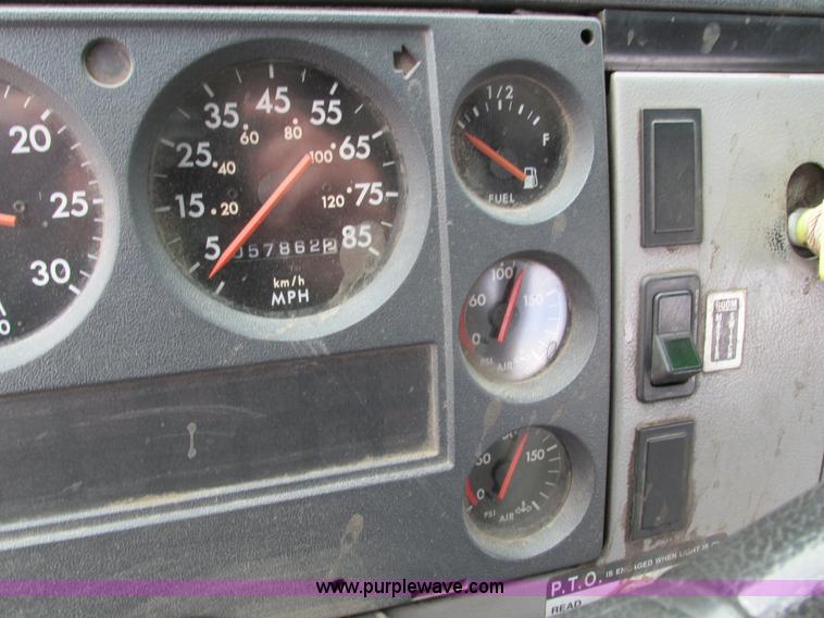 image for item I4119 1995 Freightliner FL70 bucket truck