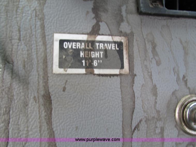 image for item I4119 1995 Freightliner FL70 bucket truck