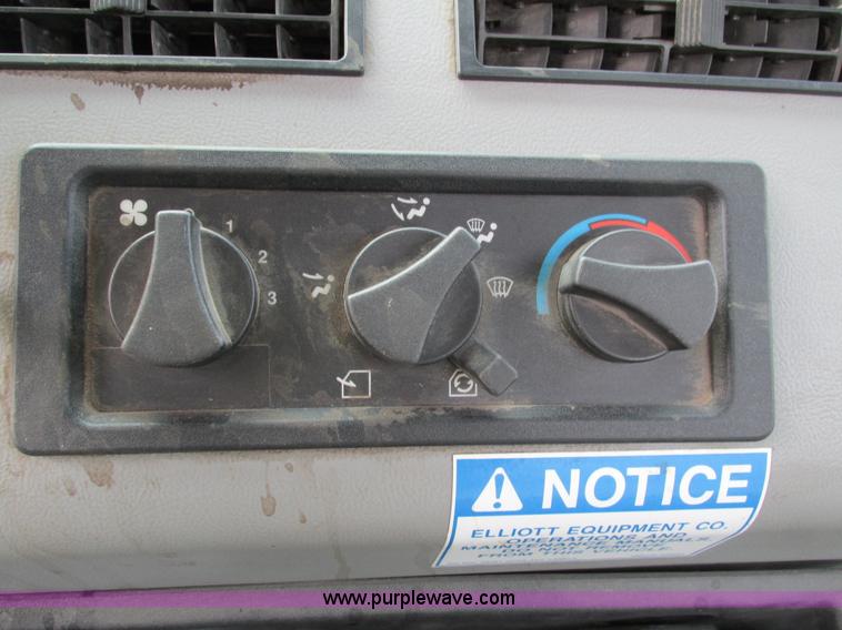 image for item I4119 1995 Freightliner FL70 bucket truck