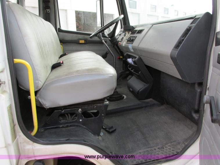 image for item I4119 1995 Freightliner FL70 bucket truck
