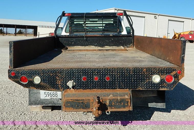 image for item I5254 2003 Ford F550 Super Duty XL flatbed truck